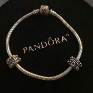 Authentic Pandora bracket w/ closers